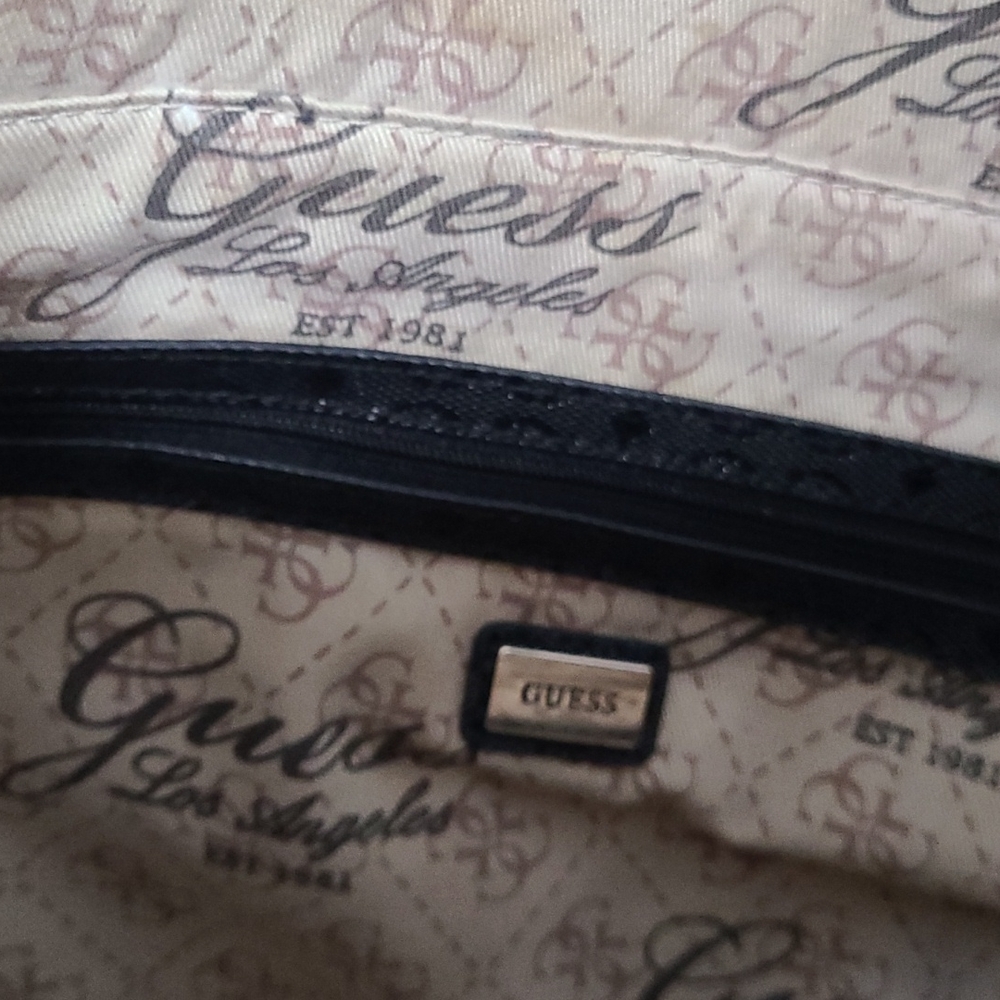 GUESS Tote bag. - Picture 6 of 8